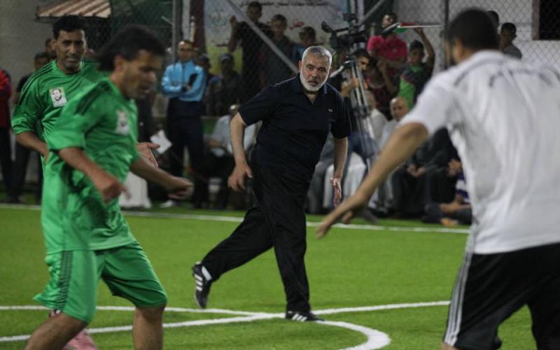 صور: هنية يفتتح ملعب "الصداقة" المعشب