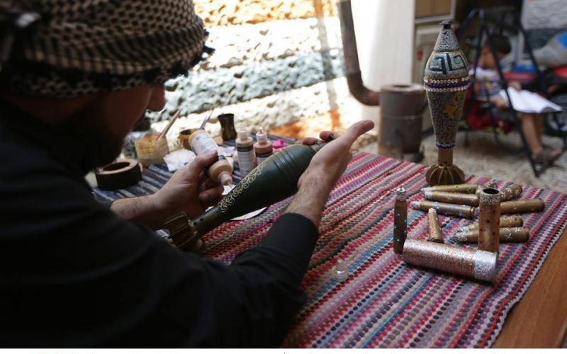 صور: زخرفة القذائف والصواريخ بسوريا