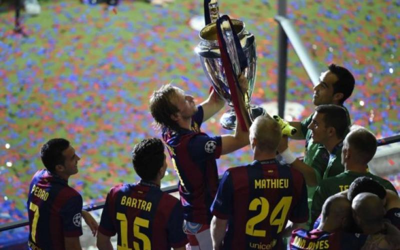 صور: الكأس الخامسة تعيد الأفراح لبرشلونة