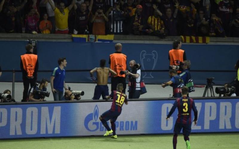 صور: الكأس الخامسة تعيد الأفراح لبرشلونة