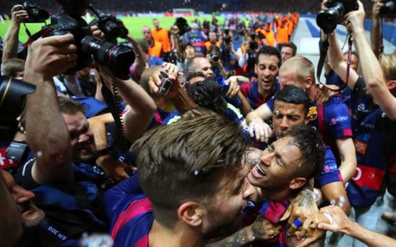 صور: الكأس الخامسة تعيد الأفراح لبرشلونة