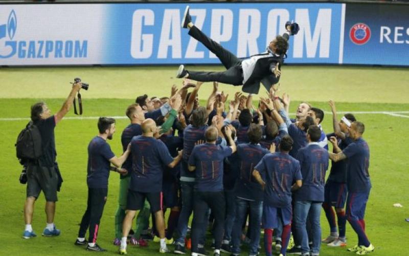 صور: الكأس الخامسة تعيد الأفراح لبرشلونة