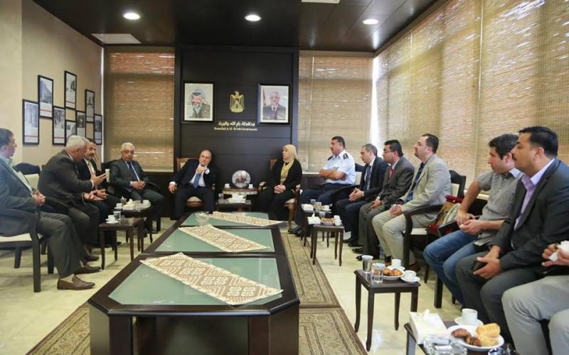 بالصور: حملة تشجيعية للضرائب برام الله