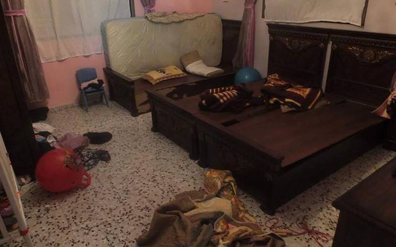 بالصور: الاحتلال يقتحم ويسرق منزل أسير فلسطيني