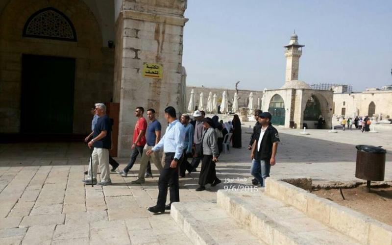 بالصور: مستوطنون يقتحمون الأقصى المبارك