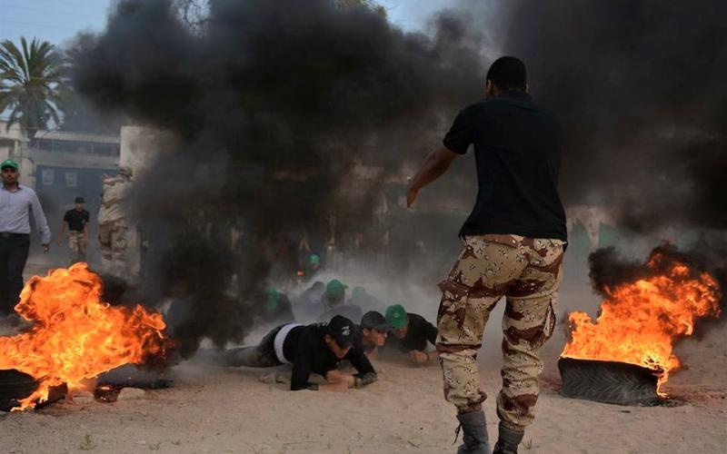 بالصور: "إسرائيل" قلقه من مخيمات حماس