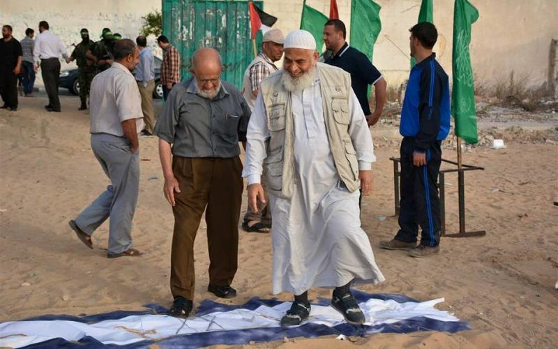بالصور: "إسرائيل" قلقه من مخيمات حماس