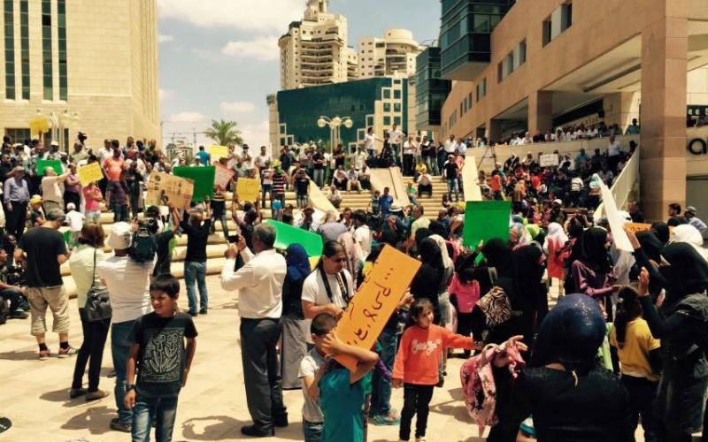 صور: احتجاجات على قرار هدم "أم الحيران"