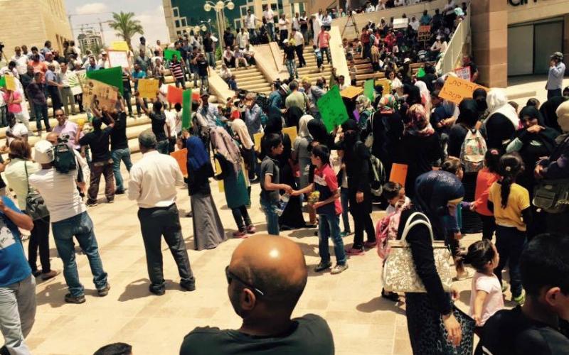 صور: احتجاجات على قرار هدم "أم الحيران"