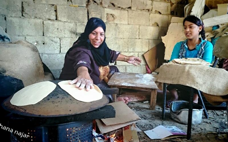 صور: "فتة العجر" أكلة شعبية موسمية