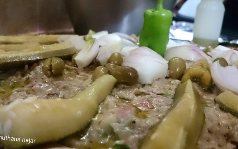 صور: "فتة العجر" أكلة شعبية موسمية