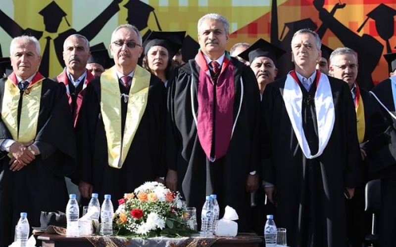 صور: جامعة النجاح تخرج فوج طلابها الـ35