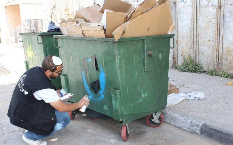 صور: لوحات فنية على حاويات النفاية بنابلس