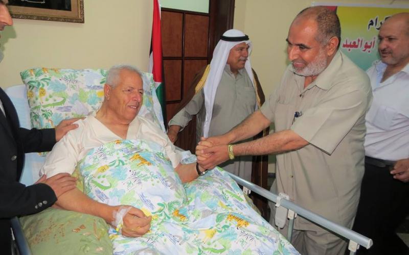 صور: هنية يزور رجل الأعمال الوادية فى بيته‎