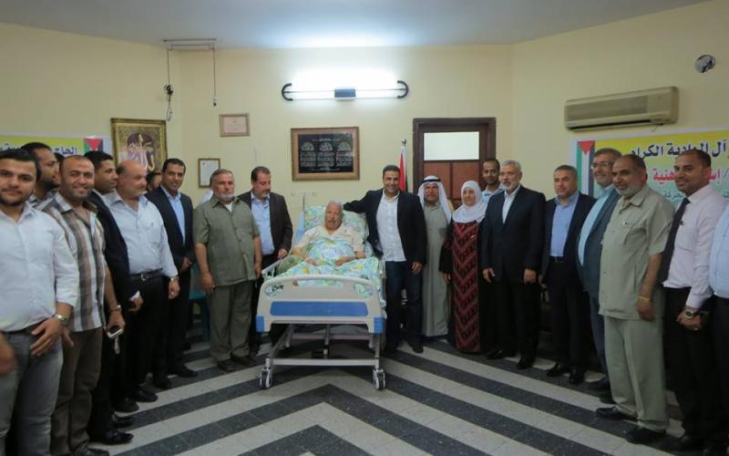 صور: هنية يزور رجل الأعمال الوادية فى بيته‎