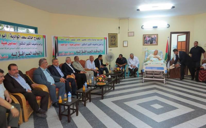صور: هنية يزور رجل الأعمال الوادية فى بيته‎
