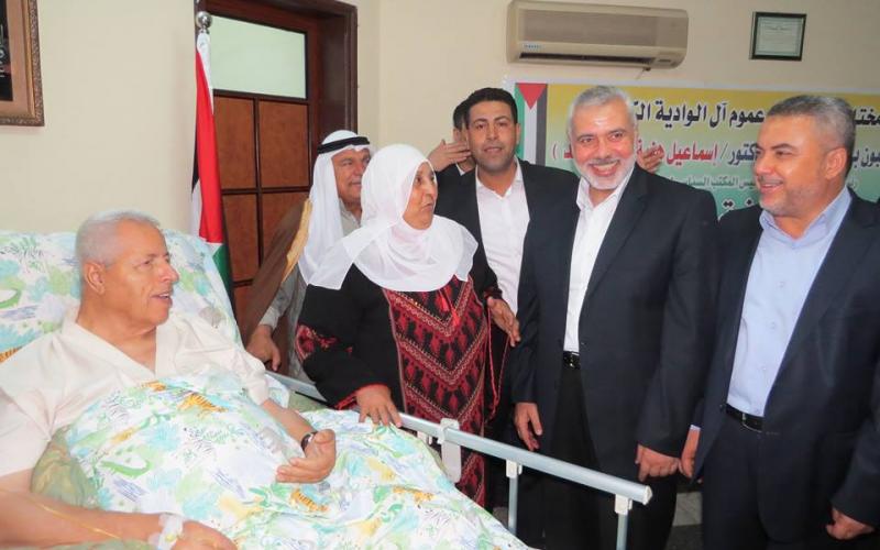 صور: هنية يزور رجل الأعمال الوادية فى بيته‎
