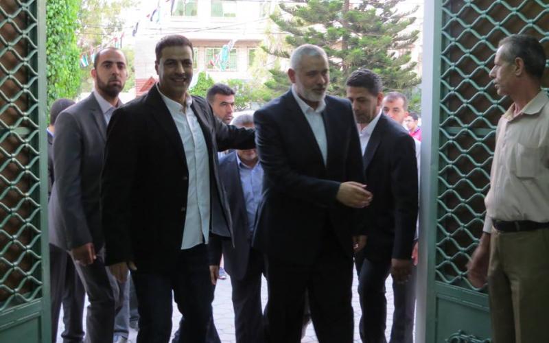 صور: هنية يزور رجل الأعمال الوادية فى بيته‎