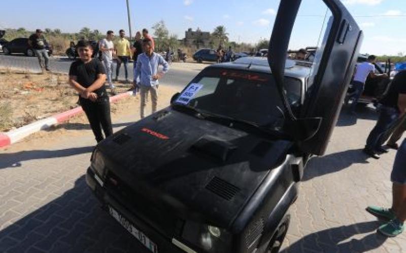 صور: سباق سيارات نادر في غزة