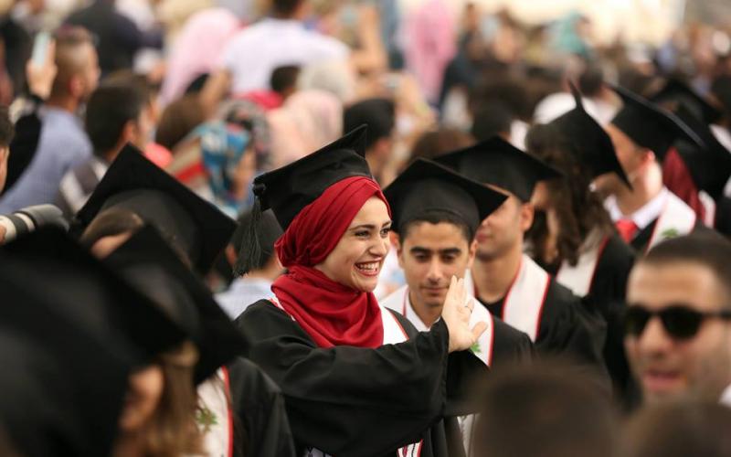 صور: "بيرزيت" تحتفل بتخريج طلبتها‎