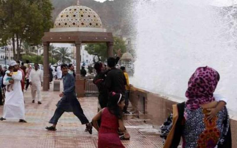 صور: العاصفة "أشوبا" تضرب عُمان