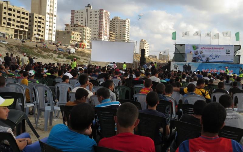 بالصور: حماس تخرج 1000 فتى بمخيم "عشاق البحر"