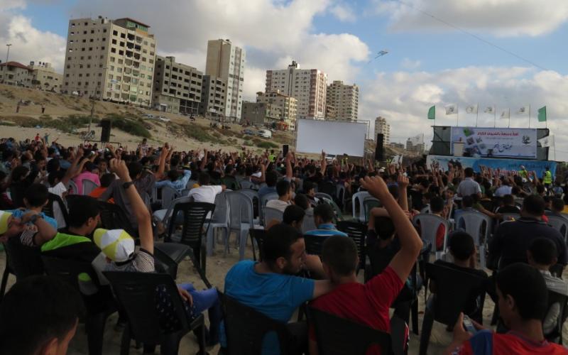 بالصور: حماس تخرج 1000 فتى بمخيم "عشاق البحر"