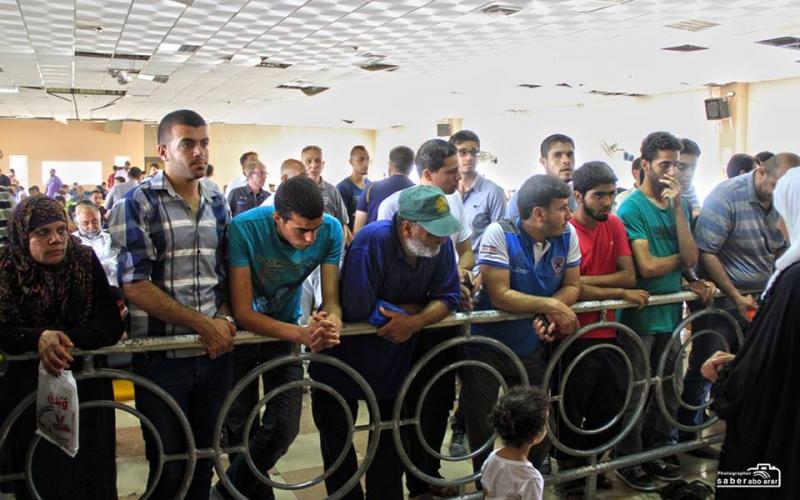 صور: معاناة المسافرين على "معبر رفح"