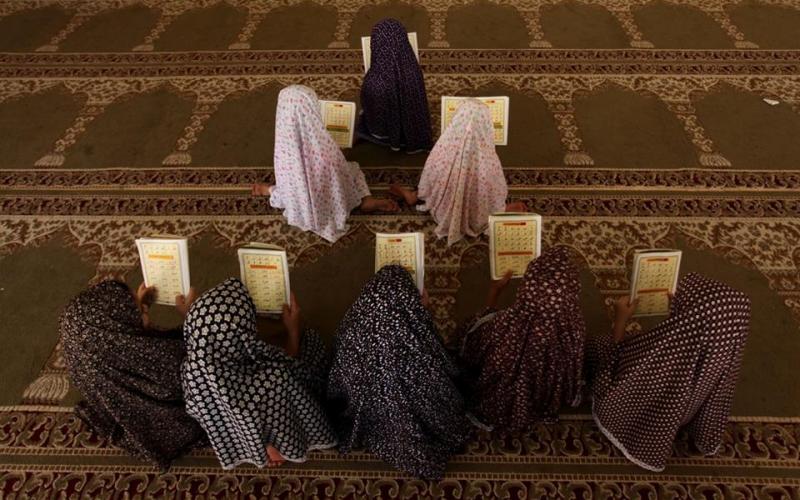 صور: حلقات تحفيظ أطفال غزة القرآن