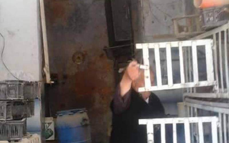 صور: إعادة افتتاح محلات قديمة بالخليل