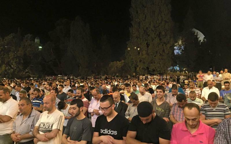 صور: صلاة التراويح في المسجد الأقصى
