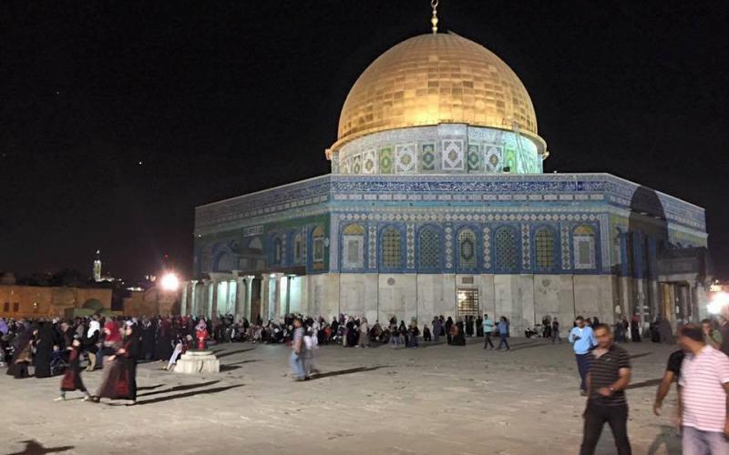 صور: صلاة التراويح في المسجد الأقصى