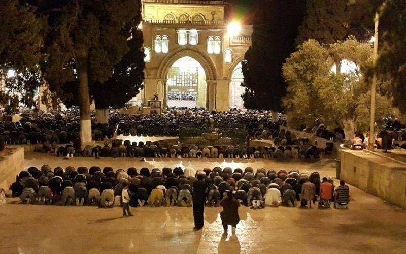 صور: صلاة التراويح في المسجد الأقصى