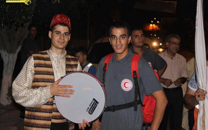 صور: المسحراتي يجوب مدينة قلقيلية