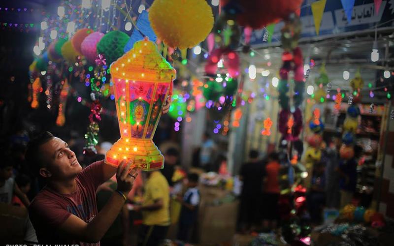 صور: أسواق غزة تتزين في رمضان