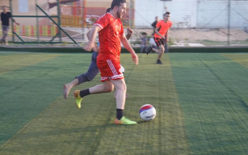 صور: إقبال كبيرة على الملاعب المعشبّة برفح