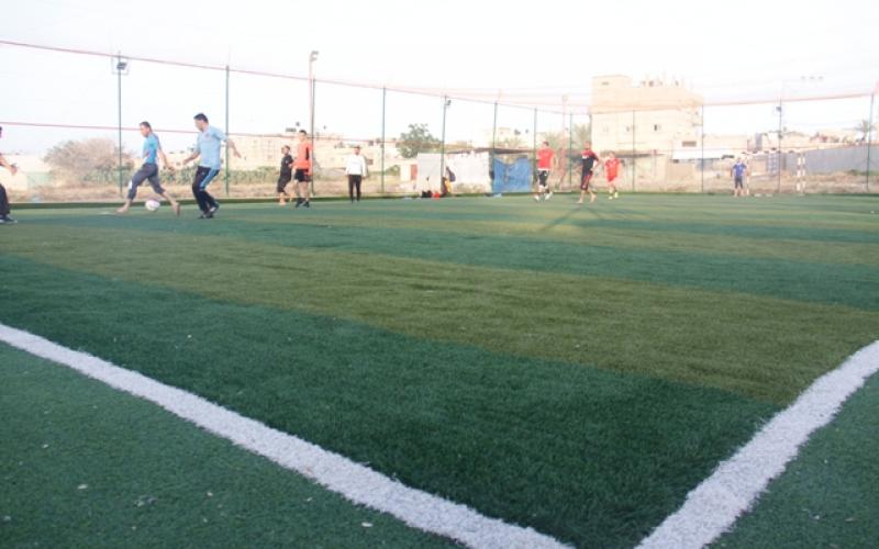 صور: إقبال كبيرة على الملاعب المعشبّة برفح