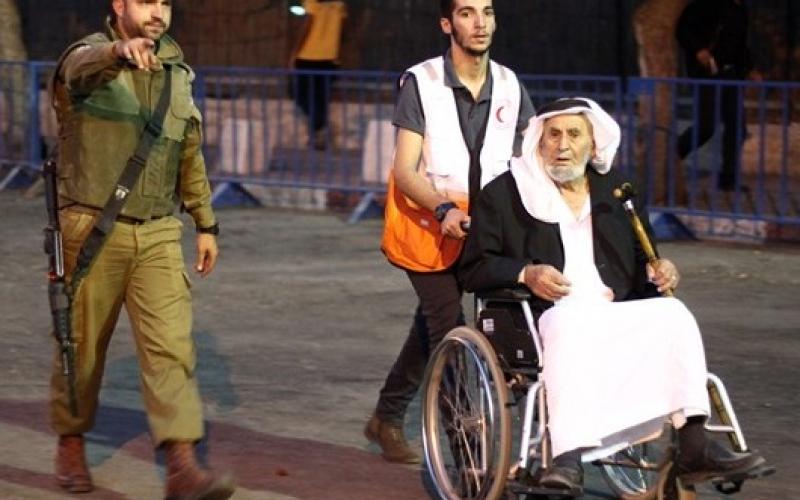 صور: آلالاف الفلسطينيين يتوجهون للصلاة بالأقصى