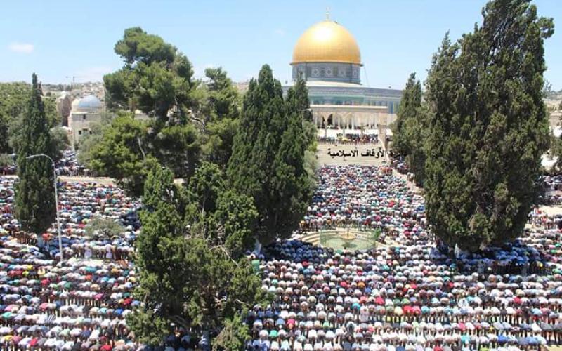 صور: 200 ألف صلوا أول جمعة رمضانية بالأقصى