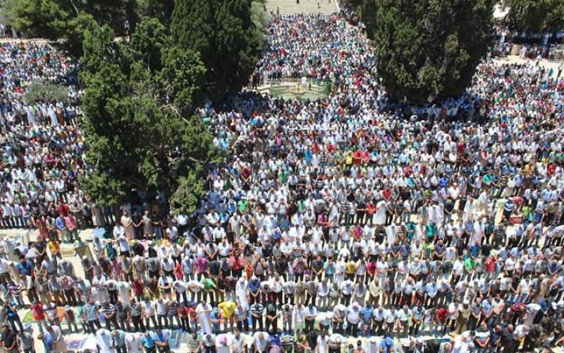 صور: 200 ألف صلوا أول جمعة رمضانية بالأقصى