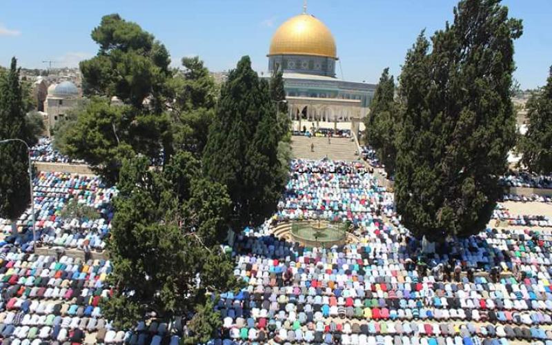 صور: 200 ألف صلوا أول جمعة رمضانية بالأقصى