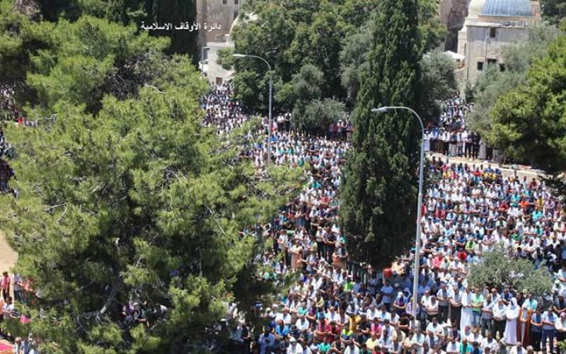 صور: 200 ألف صلوا أول جمعة رمضانية بالأقصى