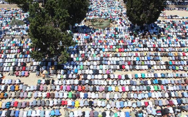 صور: 200 ألف صلوا أول جمعة رمضانية بالأقصى