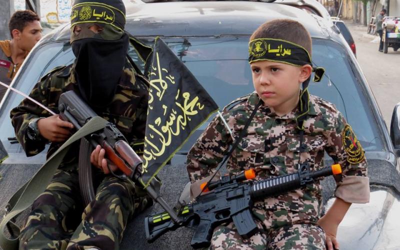 صور: حملة إفطار للصائمين تنفذها سرايا القدس