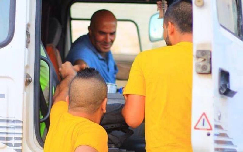 صور: شبان يوزعون التمور والمياه في جنين‬