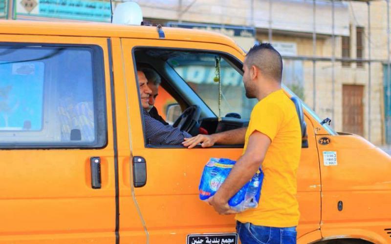 صور: شبان يوزعون التمور والمياه في جنين‬