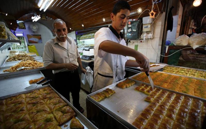 صور: الأجواء الرمضانية في أسواق نابلس