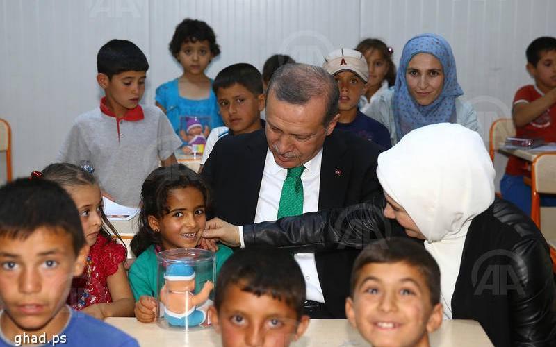 صور: أردوغان يتناول الإفطار مع أطفال سوريا