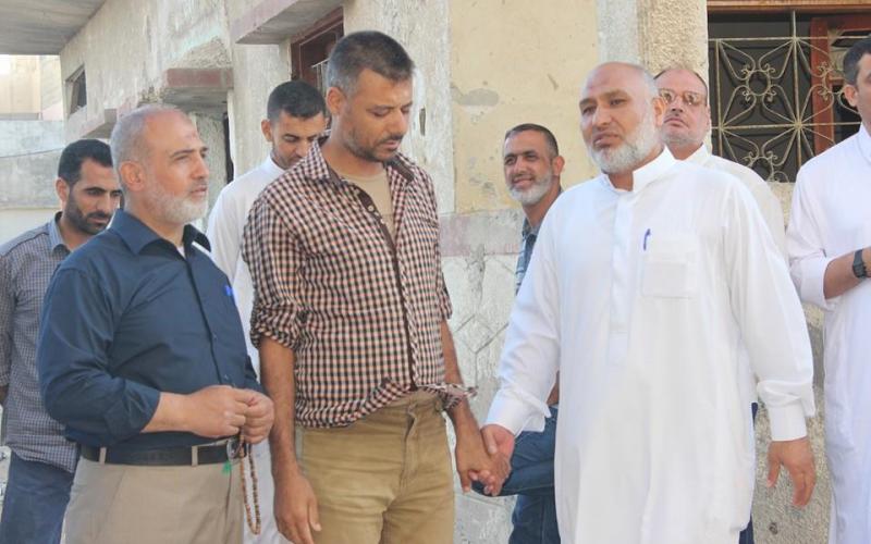 صور: حماس تزور عوائل الشهداء ببيت حانون