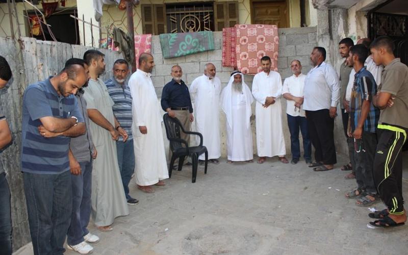 صور: حماس تزور عوائل الشهداء ببيت حانون